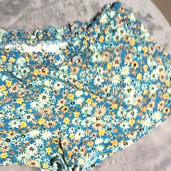 Shorts - Picture 8 of 10